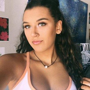 Meet your Posher, Dominique